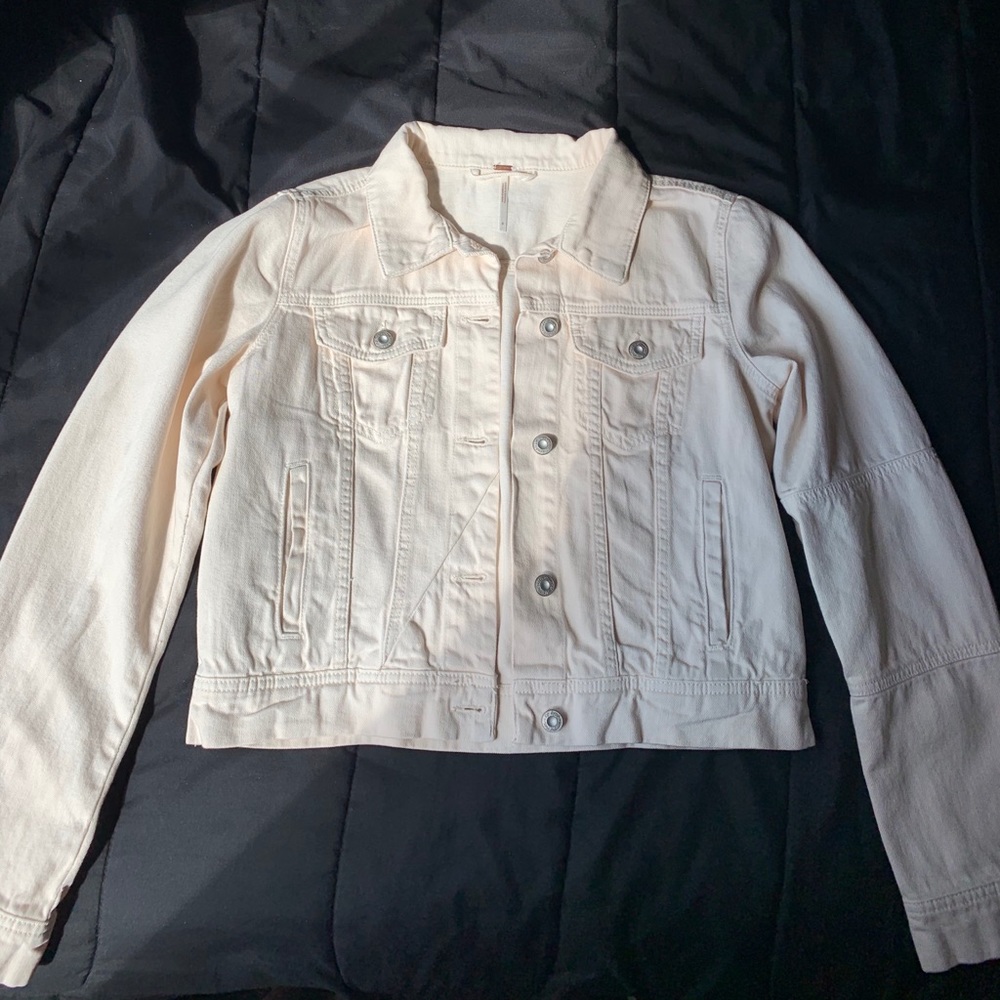 Fitted off white jean jacket